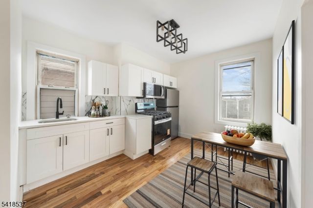 41 New St, Jersey City, NJ 07305