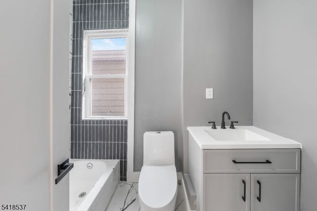 41 New St, Jersey City, NJ 07305