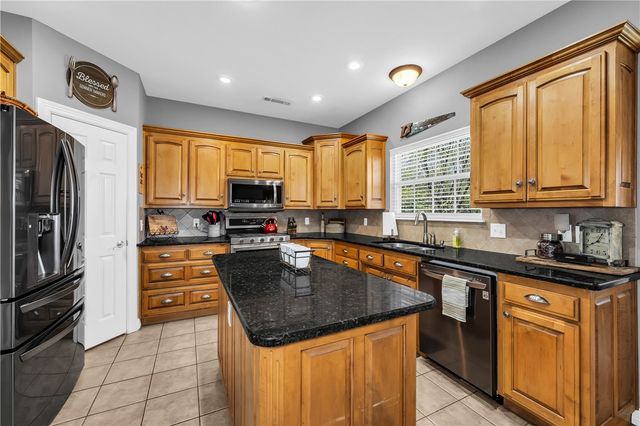 505 Elk Drive, Elm Springs, AR 72762