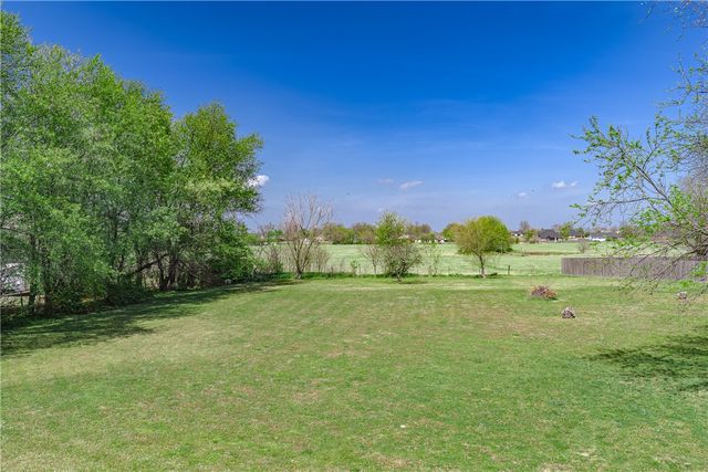 505 Elk Drive, Elm Springs, AR 72762