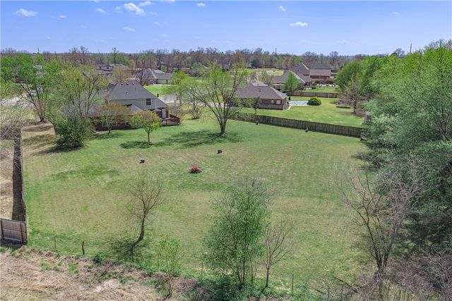 505 Elk Drive, Elm Springs, AR 72762