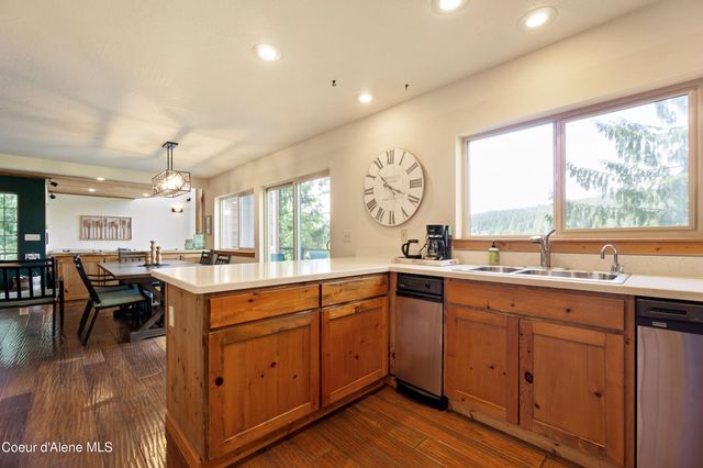 8247 W SHORECREST RD, Coeur D'alene, ID 83814
