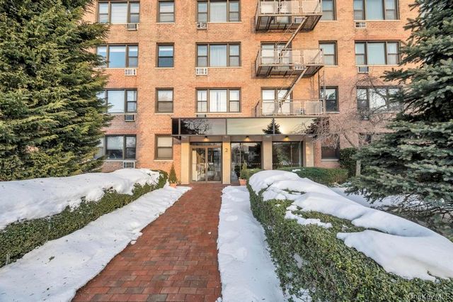 2 Birchwood Court 3D, Mineola, NY 11501