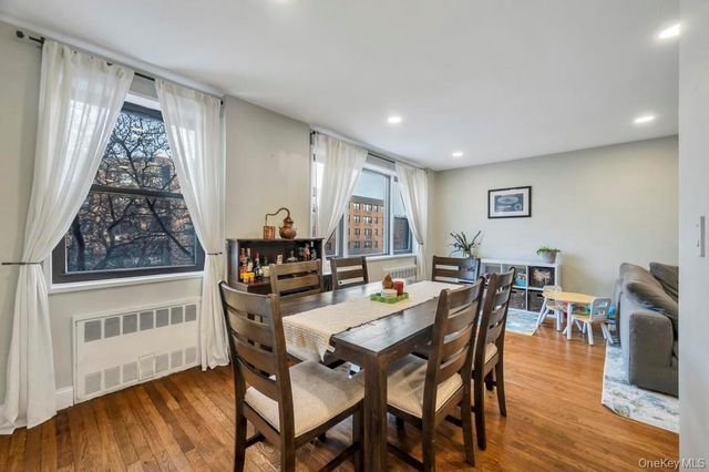 2 Birchwood Court 3D, Mineola, NY 11501