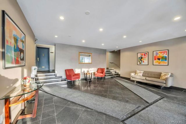 2 Birchwood Court 3D, Mineola, NY 11501