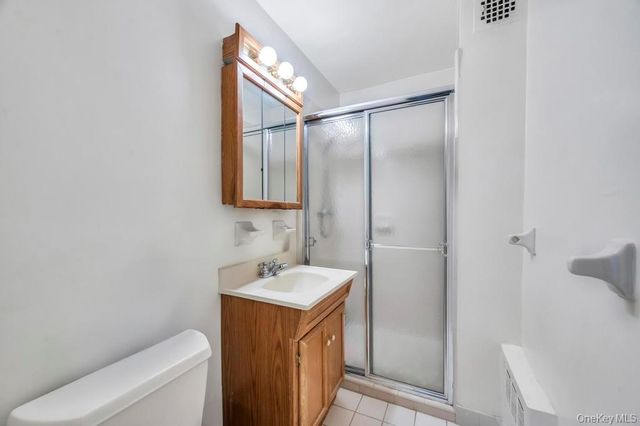 2 Birchwood Court 3D, Mineola, NY 11501