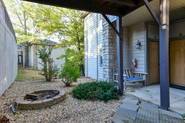 131 Oak Lane, Branson West, MO 65737