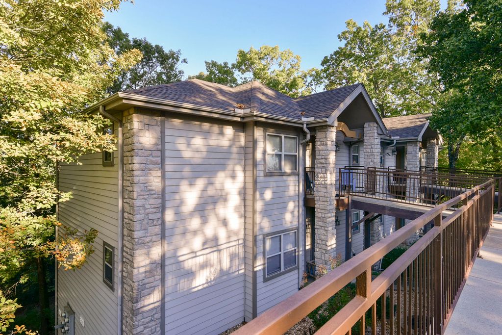 131 Oak Lane, Branson West, MO 65737