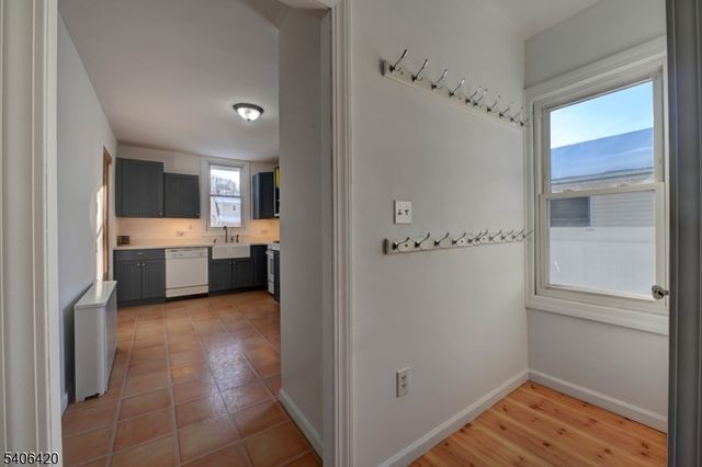 13 Orchard St, Bloomingdale Boro, NJ 07403