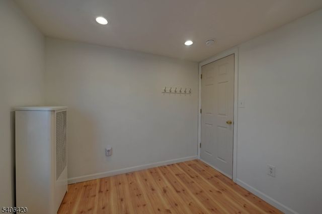 13 Orchard St, Bloomingdale Boro, NJ 07403