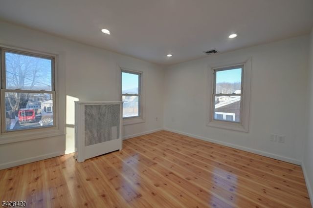 13 Orchard St, Bloomingdale Boro, NJ 07403