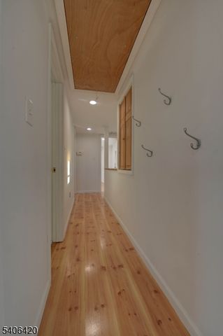 13 Orchard St, Bloomingdale Boro, NJ 07403