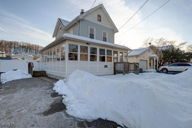 13 Orchard St, Bloomingdale Boro, NJ 07403