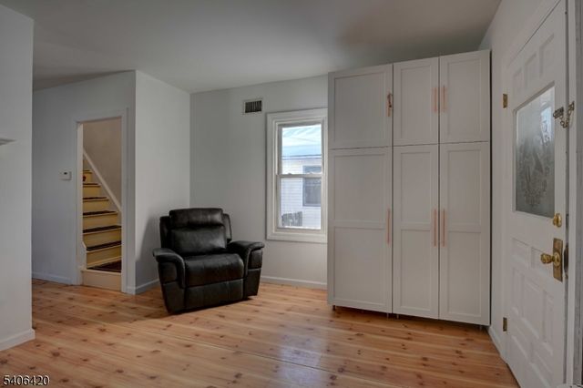 13 Orchard St, Bloomingdale Boro, NJ 07403