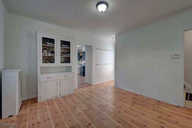 13 Orchard St, Bloomingdale Boro, NJ 07403