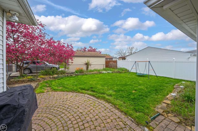 16243 Secretariat Avenue, Roseville, MI 48066