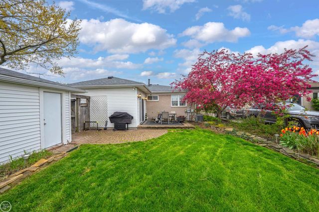 16243 Secretariat Avenue, Roseville, MI 48066