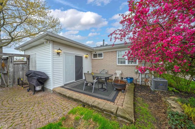 16243 Secretariat Avenue, Roseville, MI 48066