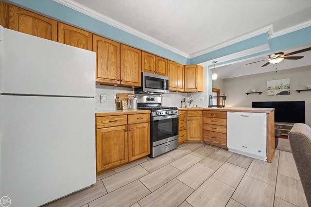 16243 Secretariat Avenue, Roseville, MI 48066