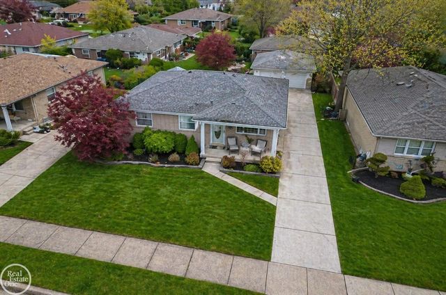 16243 Secretariat Avenue, Roseville, MI 48066