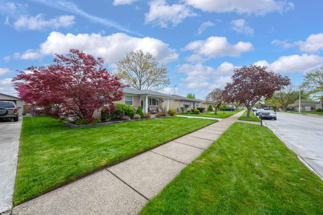 16243 Secretariat Avenue, Roseville, MI 48066