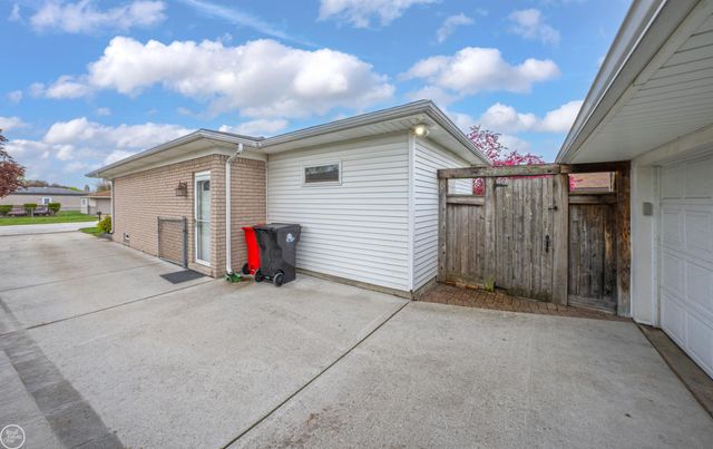 16243 Secretariat Avenue, Roseville, MI 48066