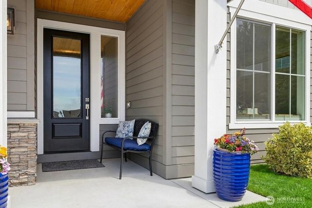 18599 Sawgrass Drive NE, Poulsbo, WA 98370