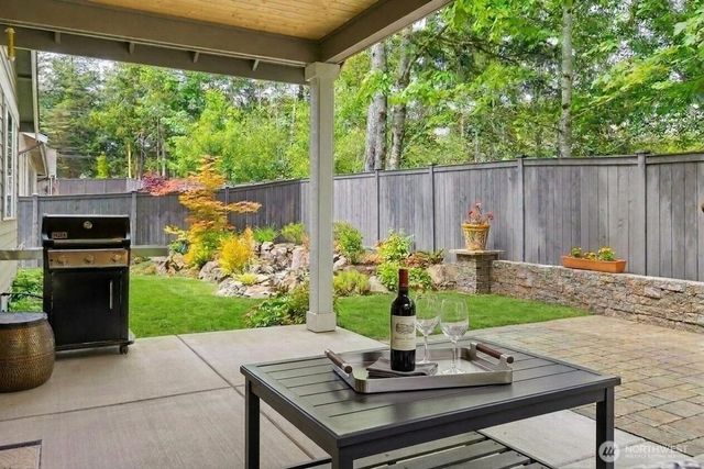18599 Sawgrass Drive NE, Poulsbo, WA 98370