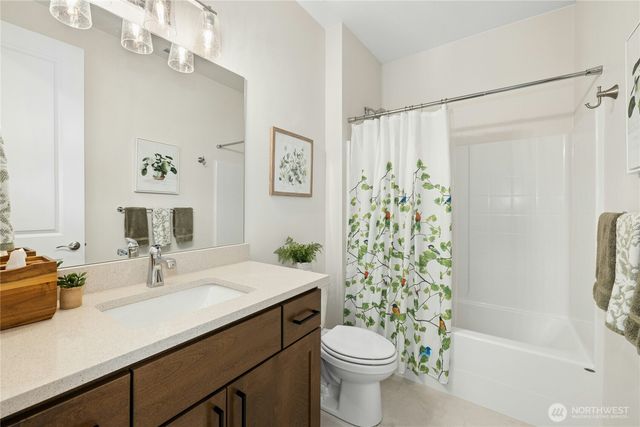 18599 Sawgrass Drive NE, Poulsbo, WA 98370