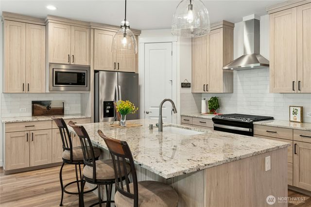 18599 Sawgrass Drive NE, Poulsbo, WA 98370
