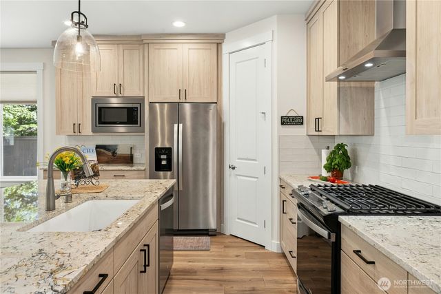 18599 Sawgrass Drive NE, Poulsbo, WA 98370