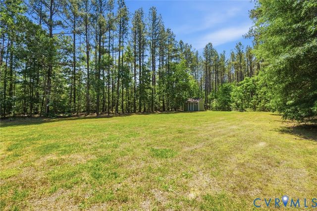 17192 Katy Ln, Beaverdam, VA 23015
