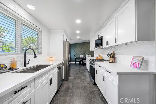 726 E Sierra Madre Avenue, Glendora, CA 91741