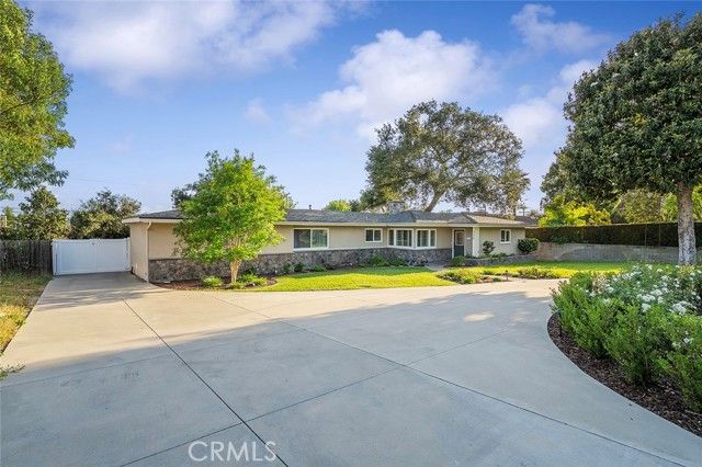 726 E Sierra Madre Avenue, Glendora, CA 91741