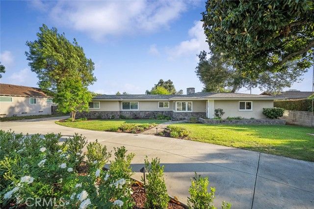 726 E Sierra Madre Avenue, Glendora, CA 91741