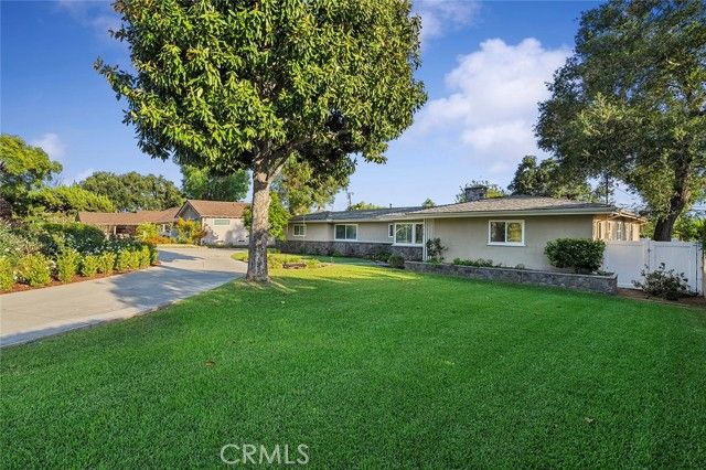 726 E Sierra Madre Avenue, Glendora, CA 91741