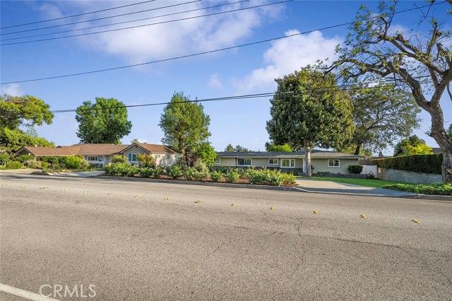 726 E Sierra Madre Avenue, Glendora, CA 91741
