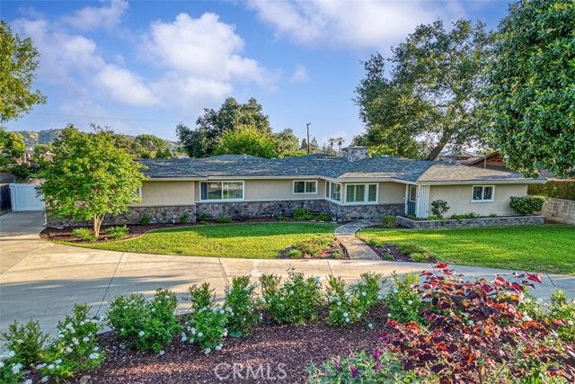 726 E Sierra Madre Avenue, Glendora, CA 91741