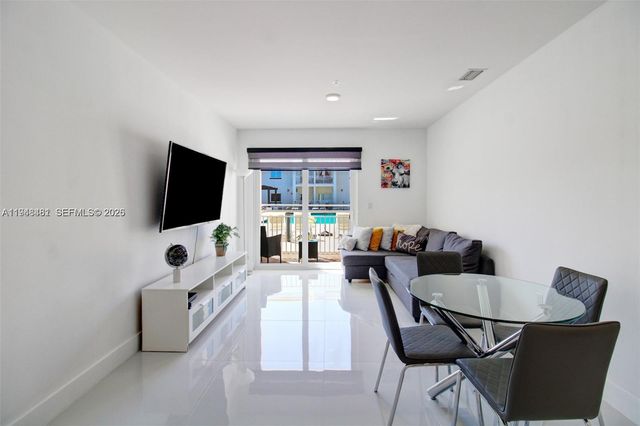 10950 NW 82nd St 319, Doral, FL 33178