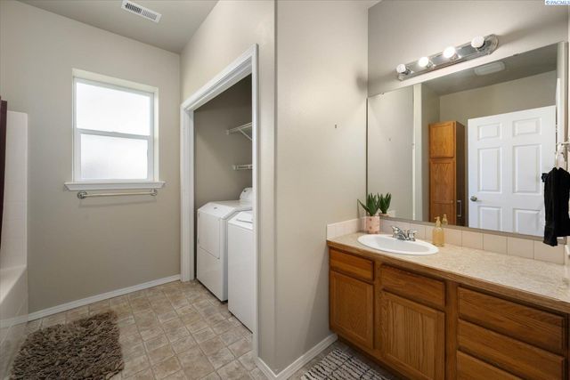 9911 Mia Lane, Pasco, WA 99301