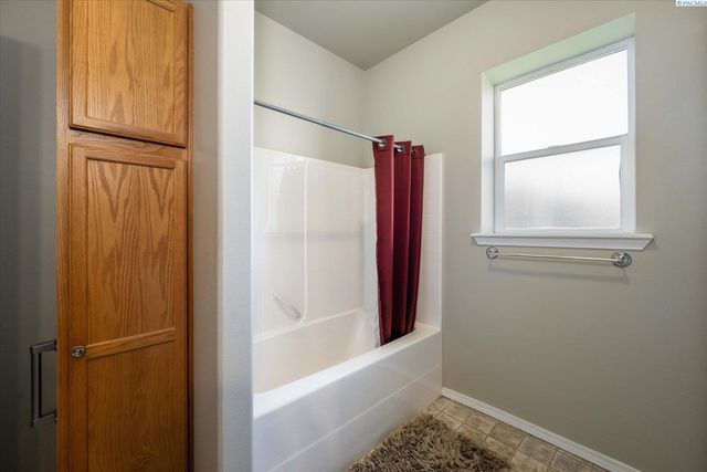 9911 Mia Lane, Pasco, WA 99301