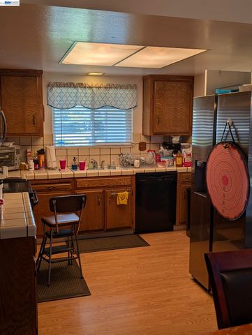 4044 Granada Dr, Pittsburg, CA 94565