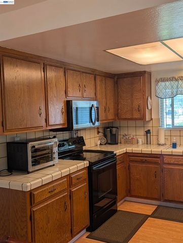 4044 Granada Dr, Pittsburg, CA 94565