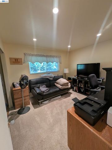 4044 Granada Dr, Pittsburg, CA 94565