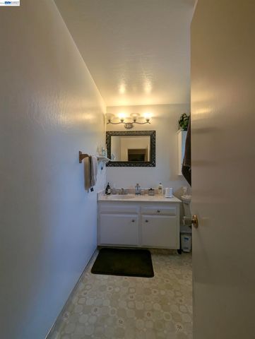 4044 Granada Dr, Pittsburg, CA 94565