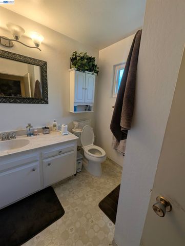 4044 Granada Dr, Pittsburg, CA 94565