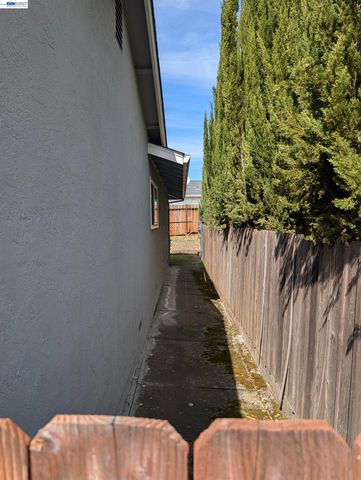 4044 Granada Dr, Pittsburg, CA 94565