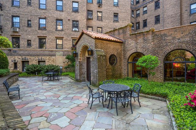 14 N Chatsworth Avenue 5J, Larchmont, NY 10538