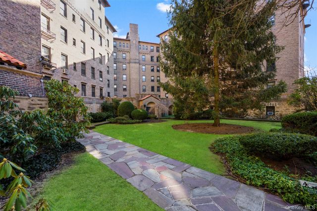 14 N Chatsworth Avenue 5J, Larchmont, NY 10538