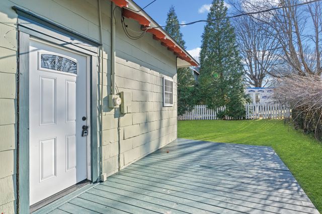 211 N Oak St, Springfield, TN 37172